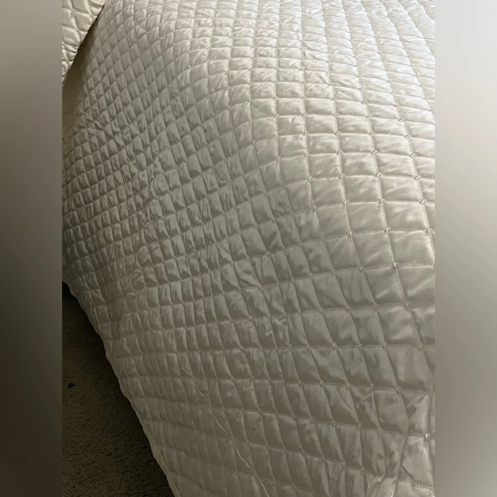 Croscill Home LLC Polyester Queen DIAMOND DESIGN BED- SPREAD White Label QUEEN
